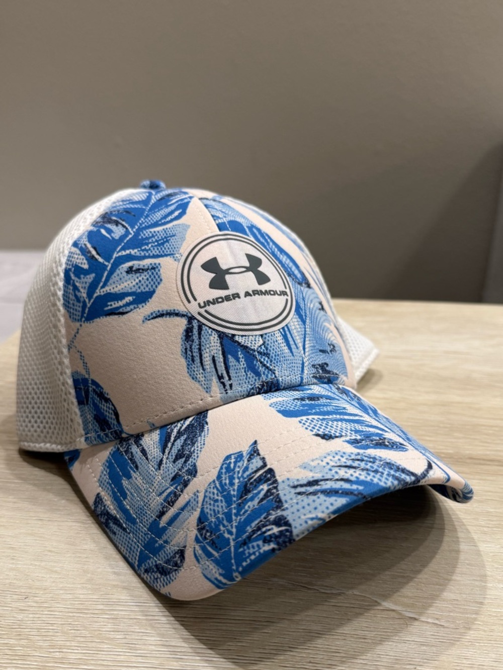 Under Armour  Golf Iso Cill White and Blue Leaf Print Fitted Cap